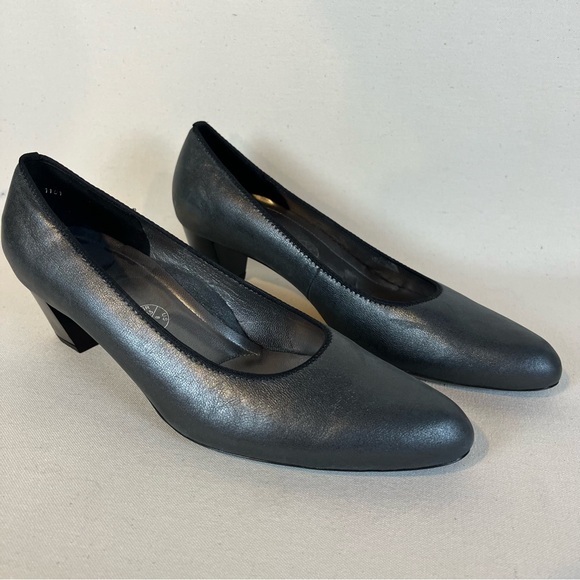 Ara Elegant Dark Gray with Black Trim Women's Pumps 8 -‎ Like New - Picture 1 of 12